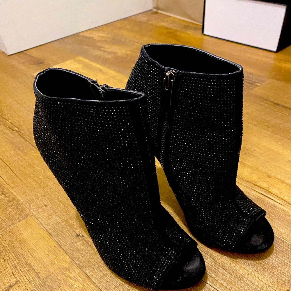 Sparkle booties size 37. Great condition